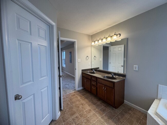 Building Photo - Gorgeous Single Family Home in Clarksville