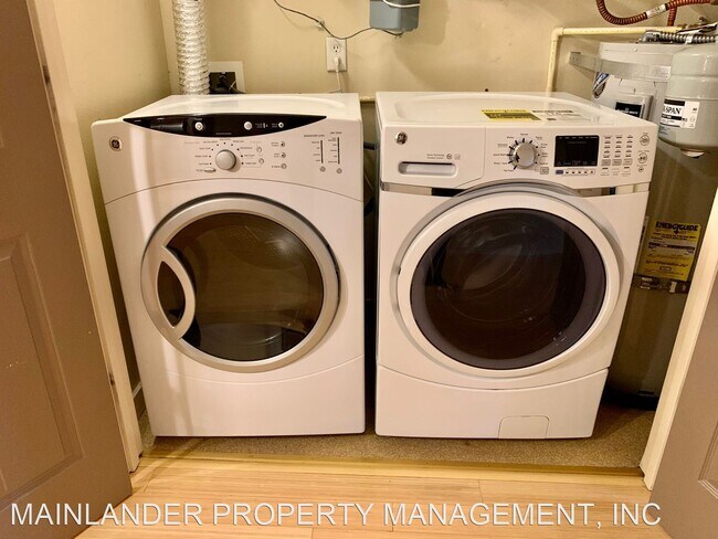 Building Photo - 2 br, 2 bath House - 10606 SE MAIN STREET ...