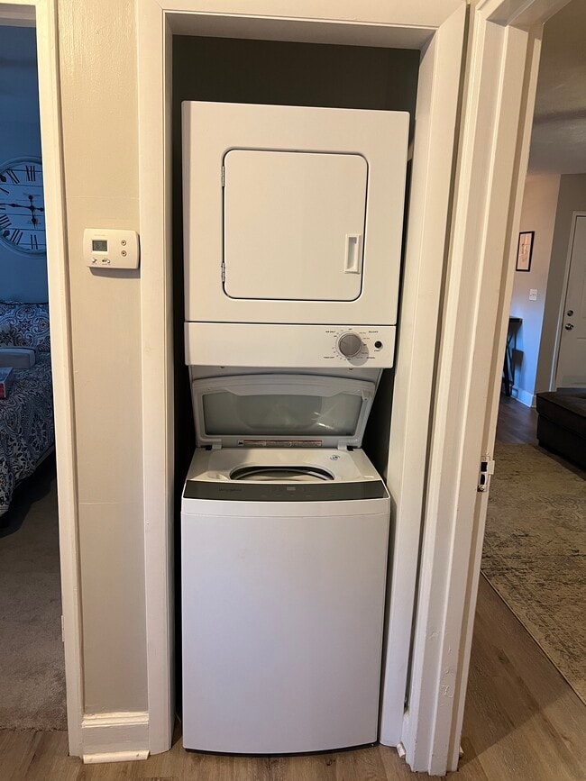 Building Photo - 2008 Robin Rd