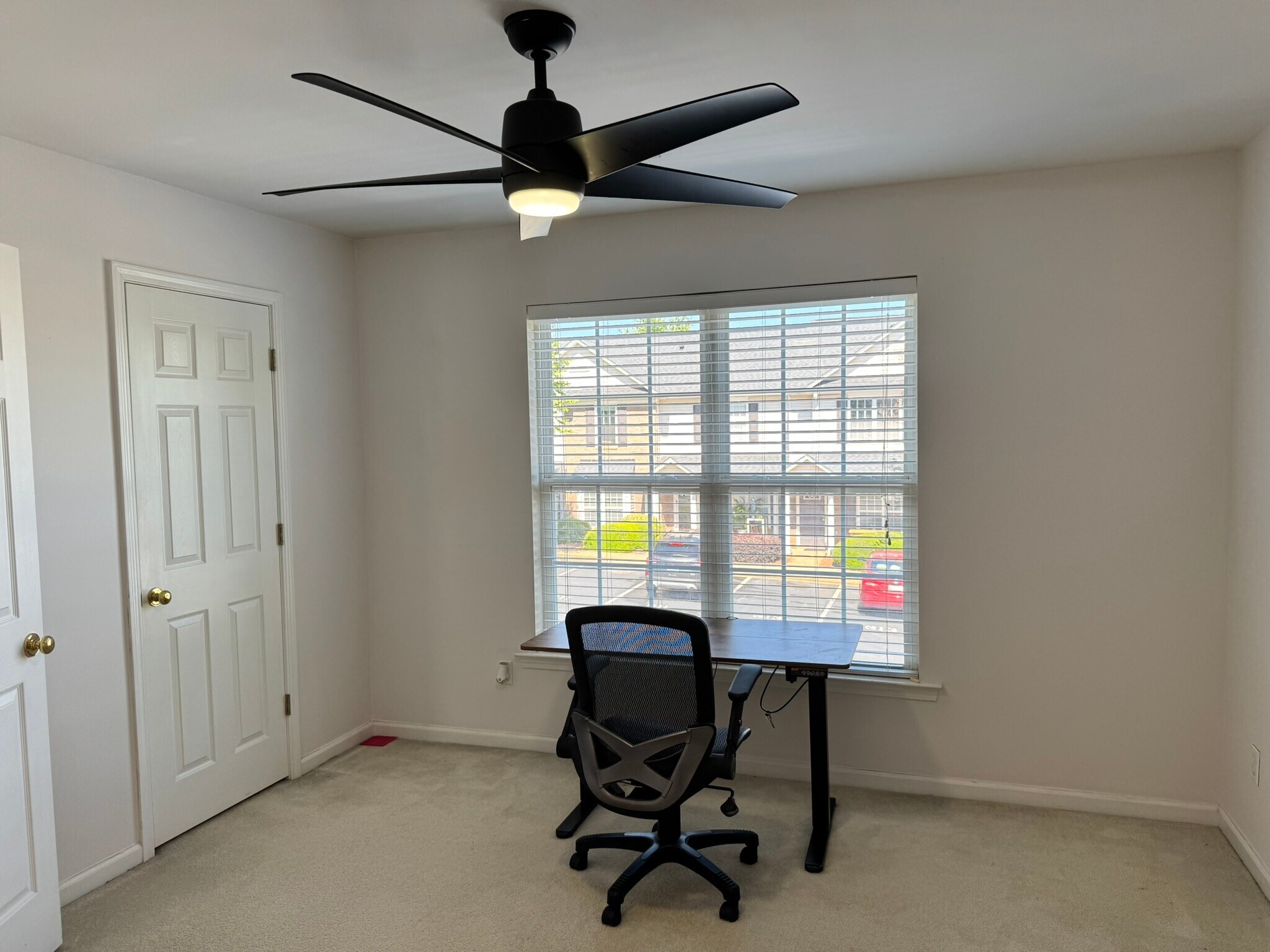 Room - Ergonomic Stand Up Desk - 612 Graythorn Ln