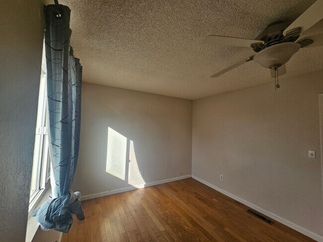 Building Photo - 1932 11th St