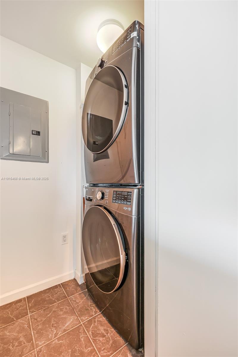 Building Photo - 50 Biscayne Blvd