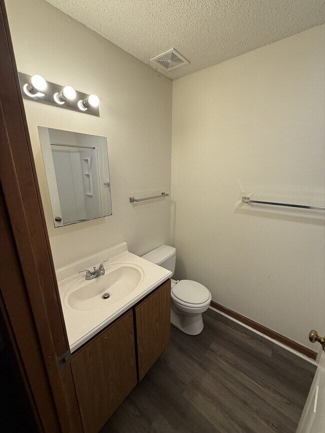 Building Photo - 1 Bedroom 1 Bathroom Condo!