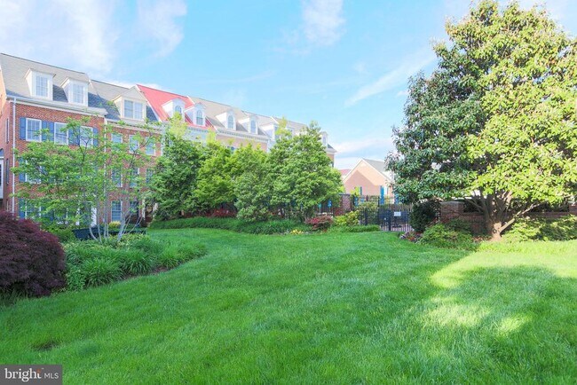 Building Photo - 1405 Roundhouse Ln