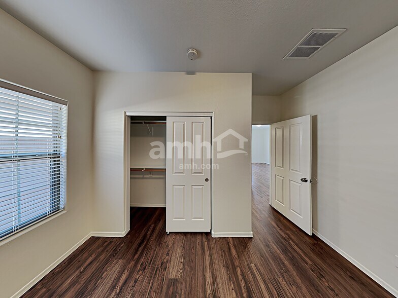 Building Photo - 3413 E Flower St