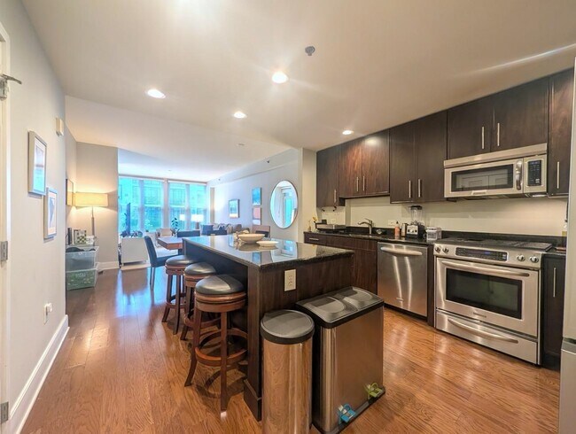 Building Photo - 1125 Maxwell Ln