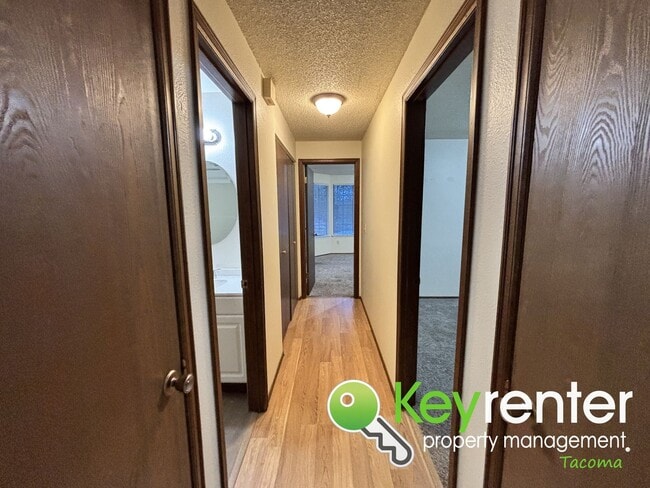 Building Photo - Comfortable Upstairs 2 Bedroom 2 Bath Rental in Private Community Near Fircrest!