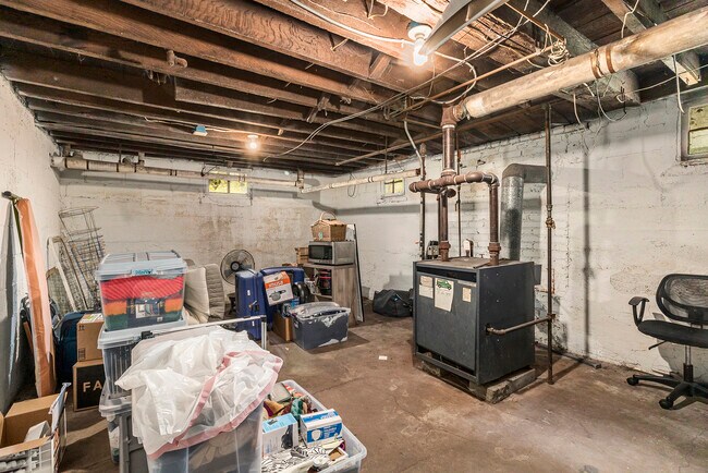 Building Photo - 415 N Thayer St