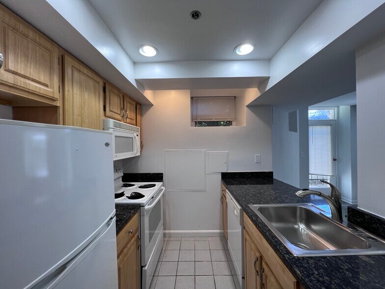 Primary Photo - 119 Jersey St