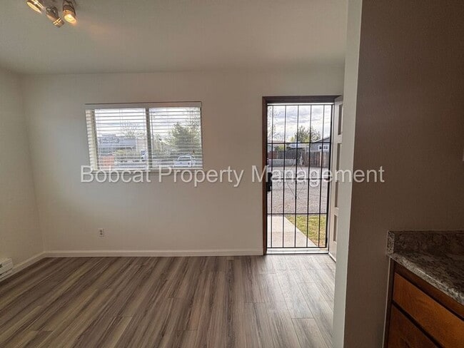 Building Photo - 1516 South Ct