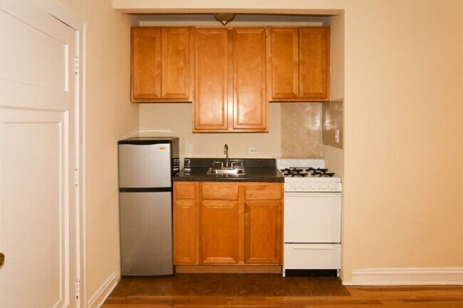 Building Photo - 4349 N Damen