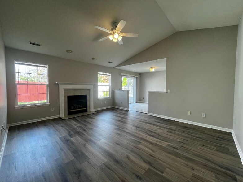 Building Photo - 7717 Frontier Ave