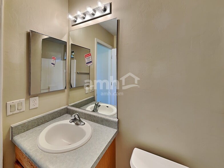 Building Photo - 742 W Emerald Key Dr