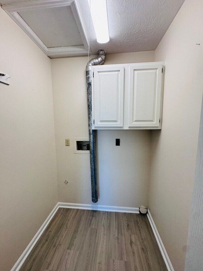 Building Photo - 1408 Jackson Ln