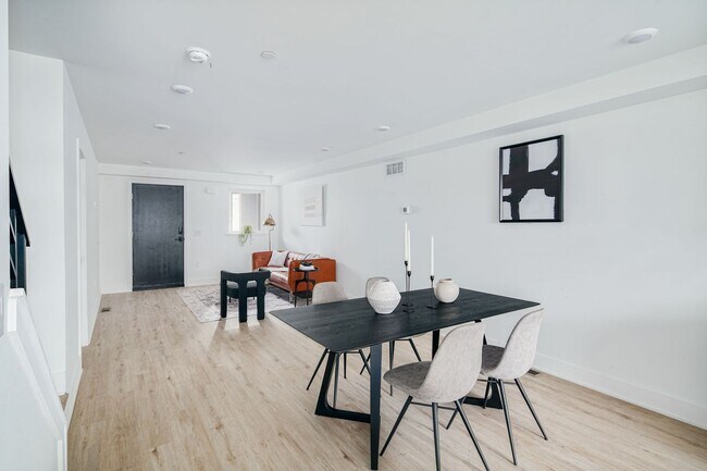 Building Photo - Brand New Luxury Townhouses