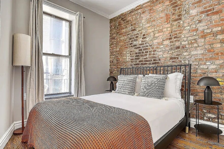 Building Photo - 248 Mott St