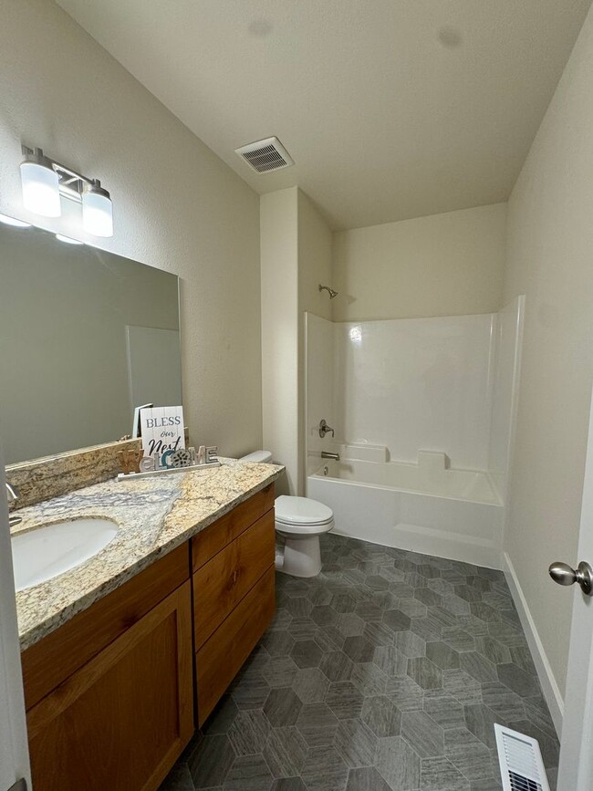 Building Photo - Brand new 3 bedroom 2 bath home in 55+ Com...