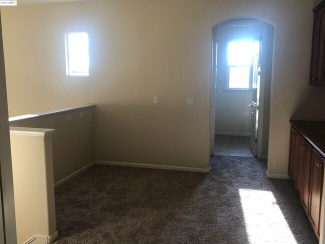 Building Photo - 5666 Arcadia Cir