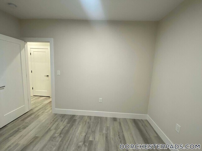 Building Photo - 10 Cawfield St