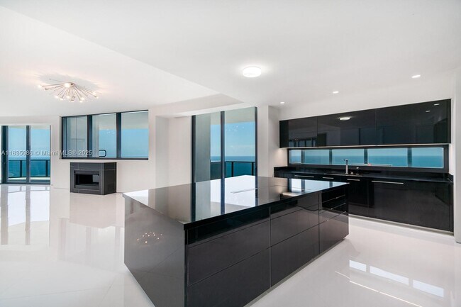 Building Photo - 18555 Collins Ave