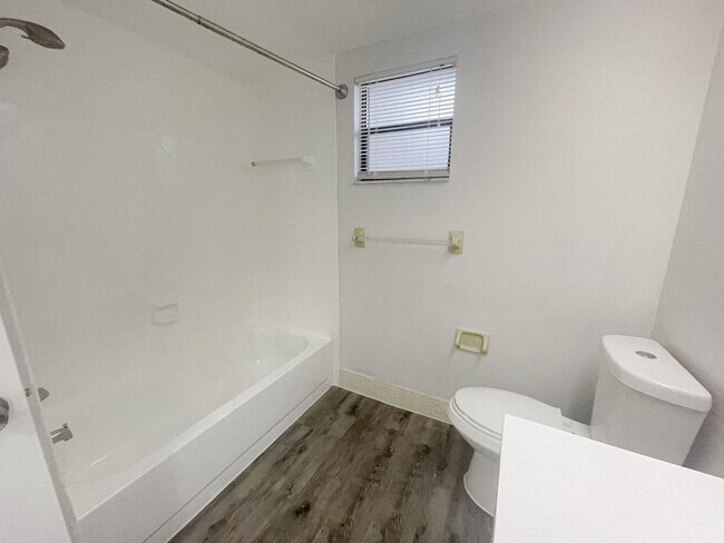 Building Photo - 12834 Lake Tree Ln