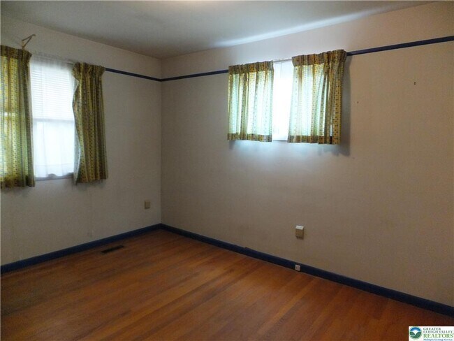 Building Photo - 3021 Rosewood Ct