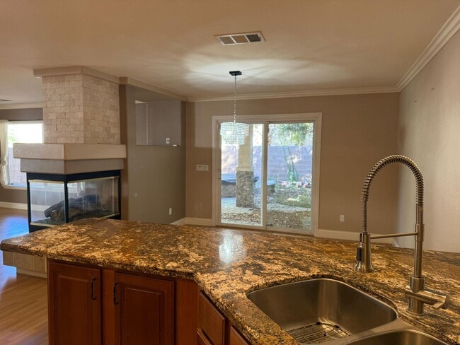 Building Photo - Beautiful Royal Highlands Home with stylish upgrades thoughhout!