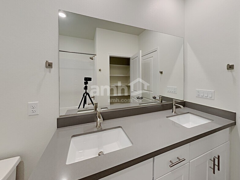 Building Photo - 5615 Lighting Hope Ct