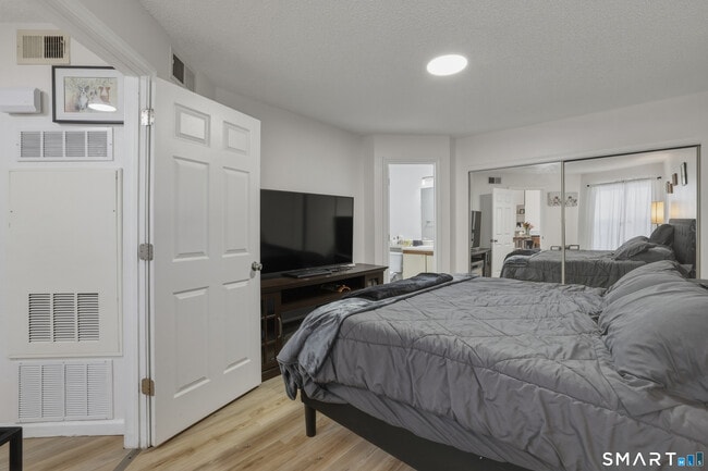 Building Photo - 299 Carriage Crossing Ln