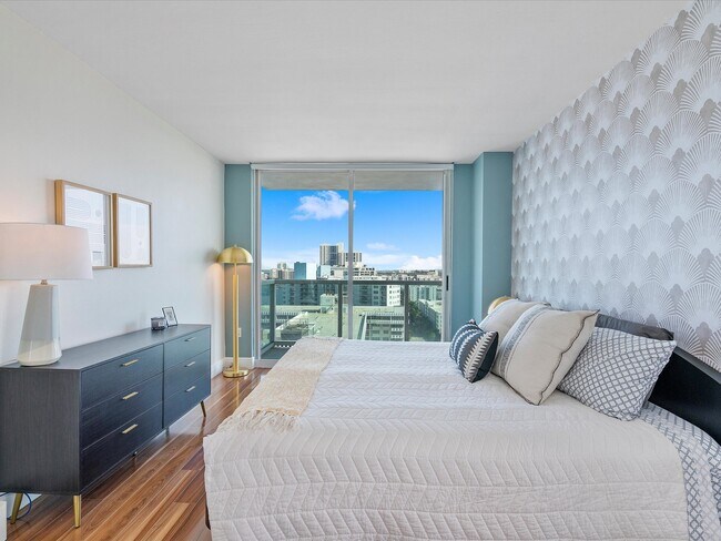 Building Photo - 650 West Ave