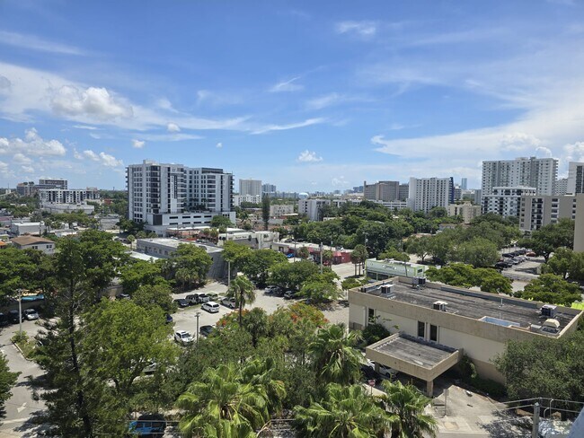 Building Photo - 1700 NW North River Dr