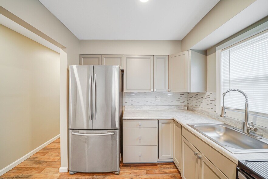 Building Photo - 130 5th Ave