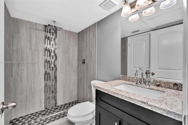 Building Photo - 2850 N Oakland Forest Dr