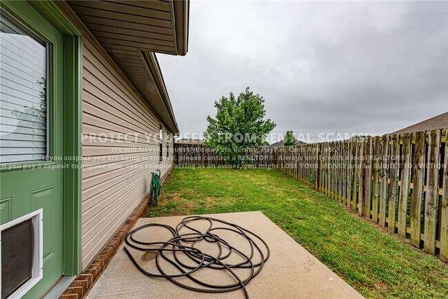 Building Photo - 3702 S W Capstone Ave