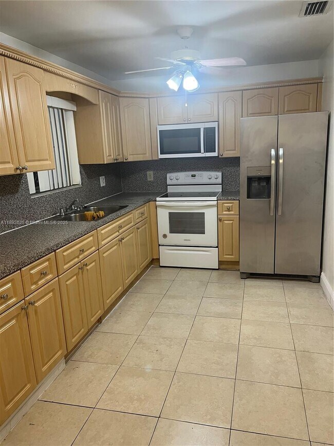 Building Photo - 2528 W 65th St