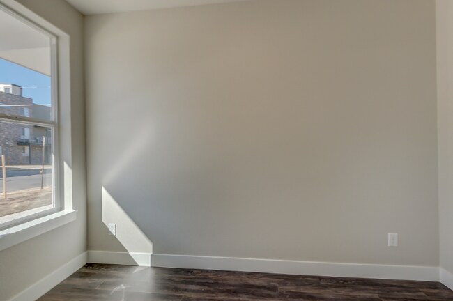 Building Photo - 1908 Hooker St