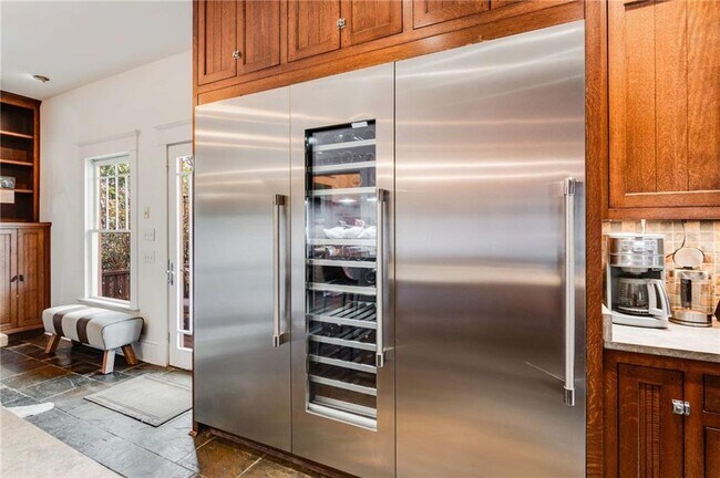 Building Photo - 349 9th St NE