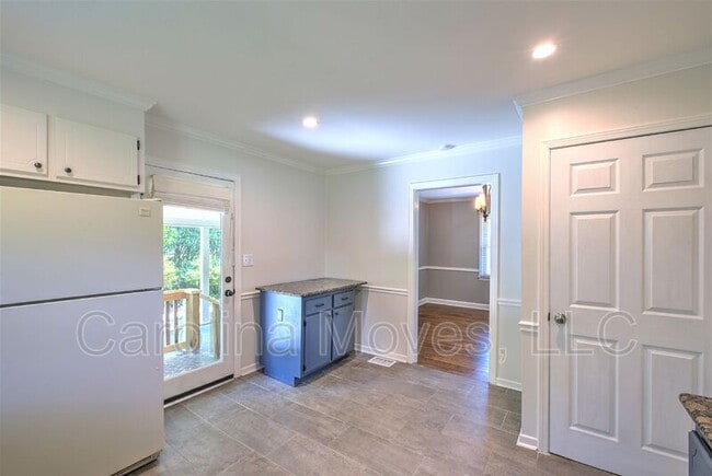 Building Photo - 119 Windemere Dr