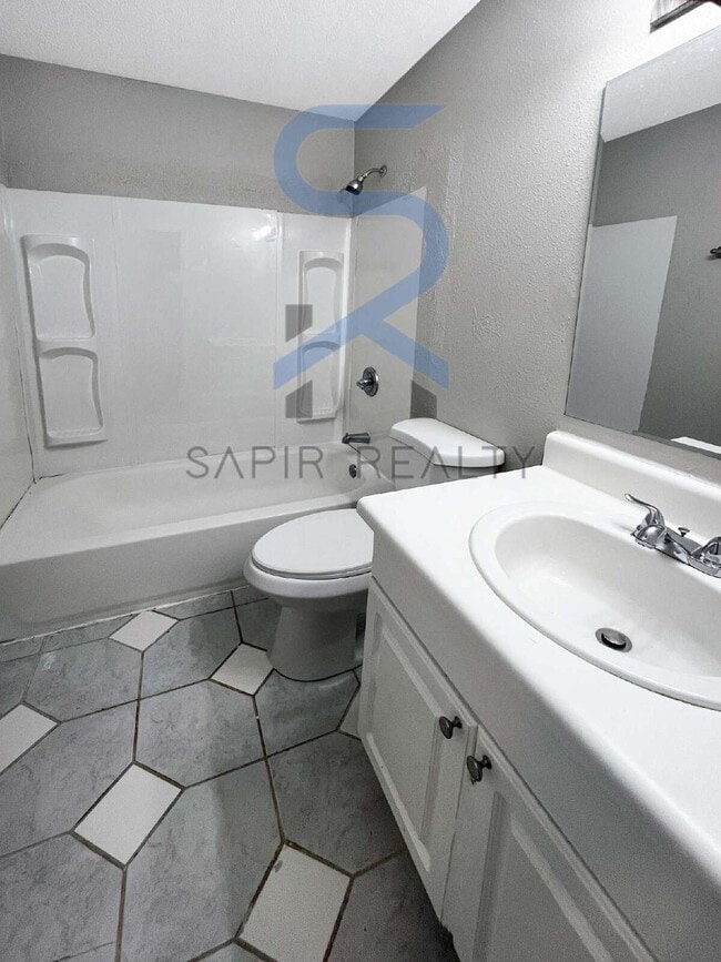 Building Photo - Move in before November 15th and choose yo...