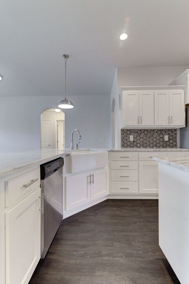 Building Photo - Pool + Park Community! 3/2/2 Plus Office!