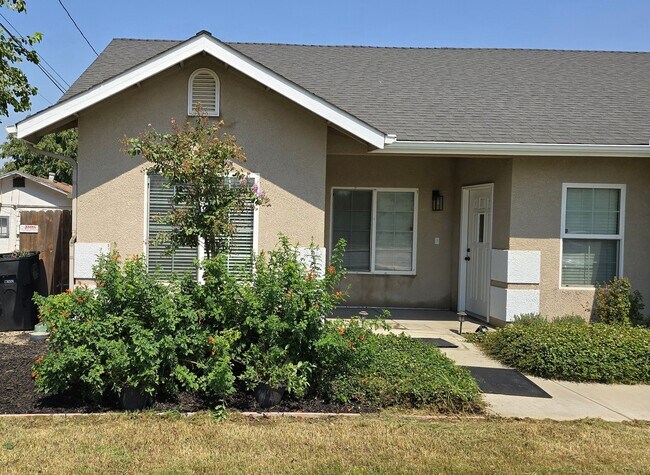 Building Photo - 4350 W Iris Ave