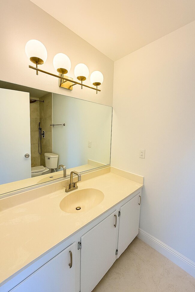 Building Photo - 4055 NW Cinnamon Tree Cir