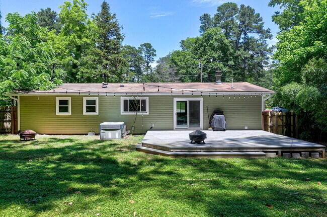 Building Photo - 1512 Beechwood Dr