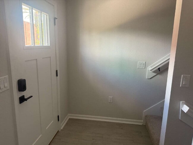 Building Photo - Modern 2-Bedroom Townhome with Garage Parking in the Heart of Jacksonville - Stylish Townhome – 1...