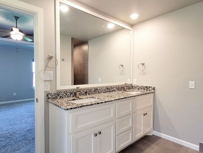 Building Photo - 648 Red River Dr