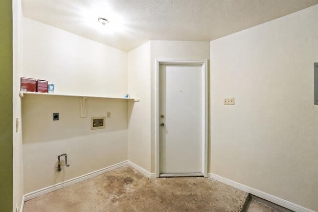 Building Photo - 500 Gregory Ct
