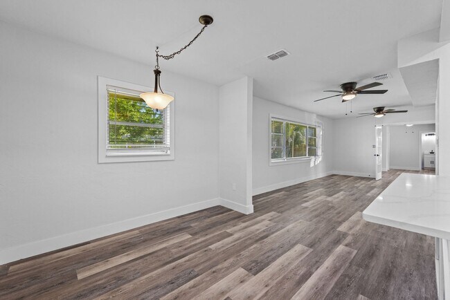 Building Photo - SFH Fort Myers 1561