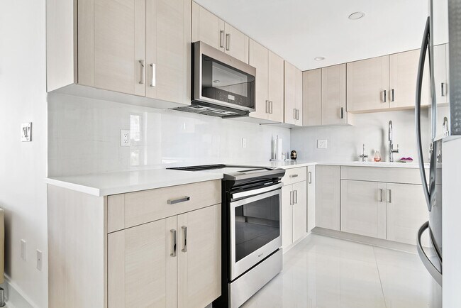 Building Photo - 1200 S Flagler Dr