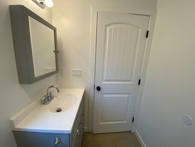 Building Photo - 1540 Park St