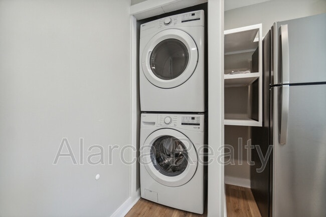 Building Photo - 530 N Church St